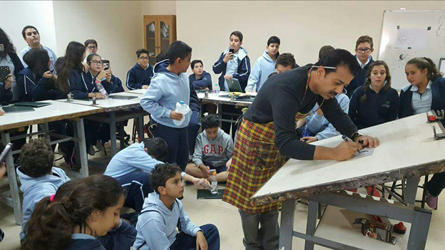 كلية الفنون بالأردنية تستضيف طلبة من مدارس المشرق2.png