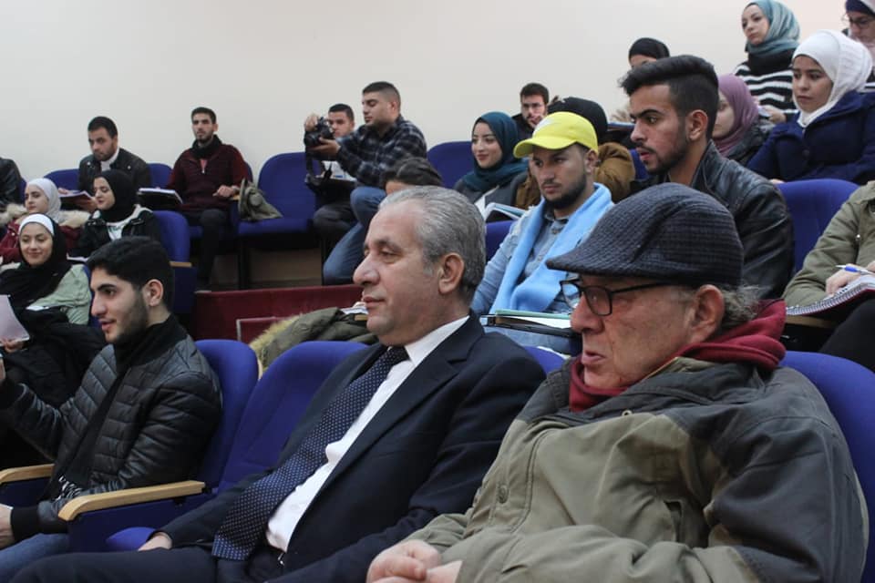 اليوم العلمي للكلية.jpg